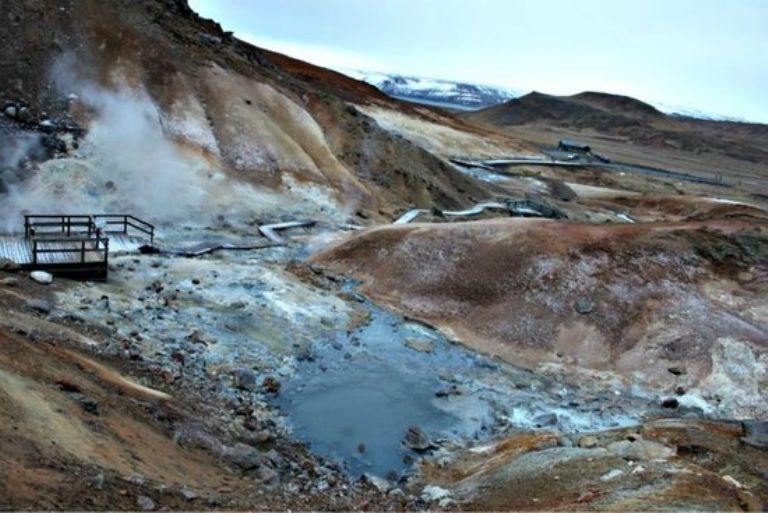 Volcanes de Islandia podrían hacer erupción