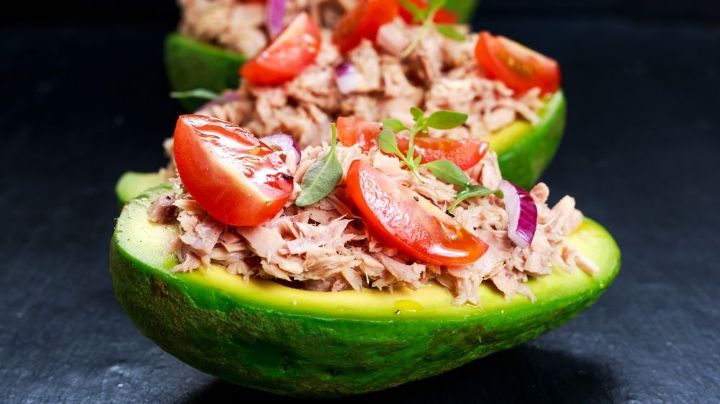 Cuaresma saludable: Deleita tu paladar con estos deliciosos aguacates rellenos de atún