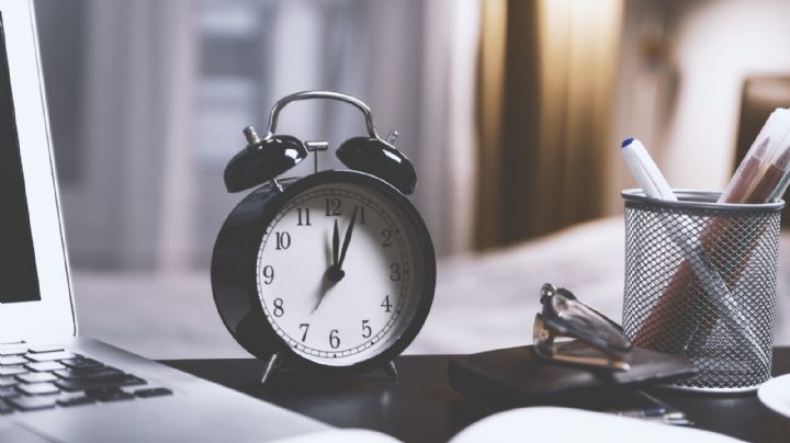 ¿Se atrasa o se adelanta? El horario de verano 2021 comienza pronto y esto debes saber