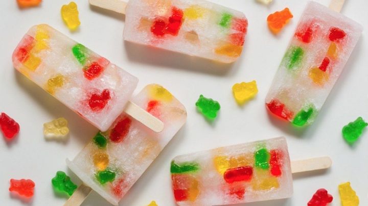 ¡Postre perfecto para los niños del hogar! Estas paletas de gomitas de gelatina les fascinarán