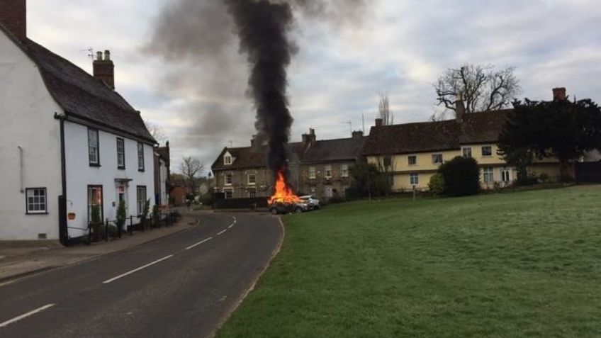 Expolicía muere quemado vivo tras incendiarse su auto; había discutido en una iglesia