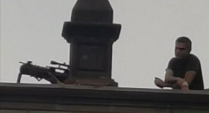 Alertan presencia de sujetos armados que protegen desde el techo el Palacio Nacional