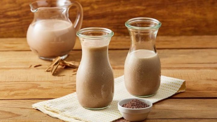 Refresca tus tardes calurosas con esta rica agua de horchata con chocolate