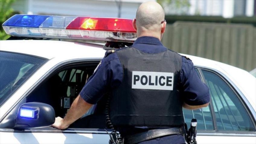 Detienen a un niño por intentar robar al menos cuatro automóviles a punta de pistola en EU