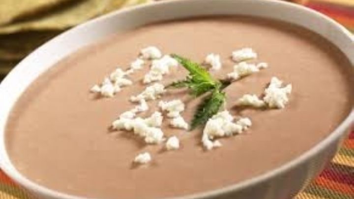 ¡Delicioso! Prepara esta rica crema de frijol con tan solo 5 ingredientes