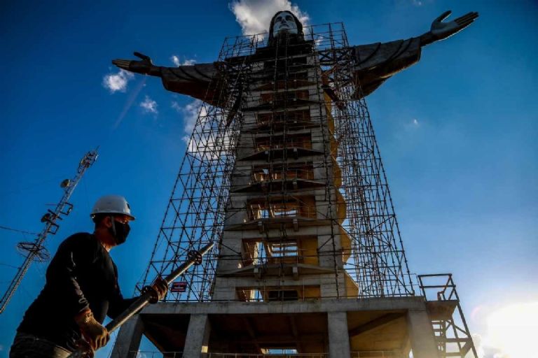Cristo Protector, la escultura de Jesús de Nazaret de 43 metros de Brasil