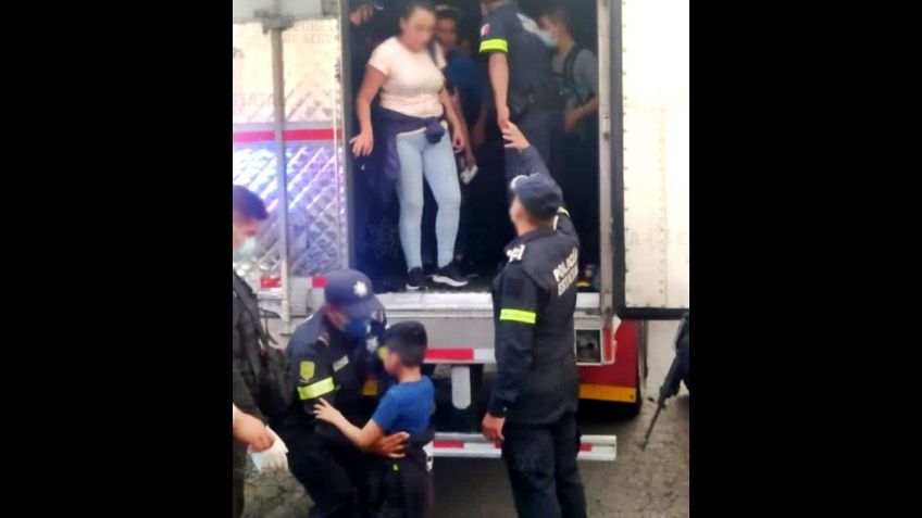 Viajaban dentro de una caja de tráiler: Rescatan a 47 migrantes en el Estado de México