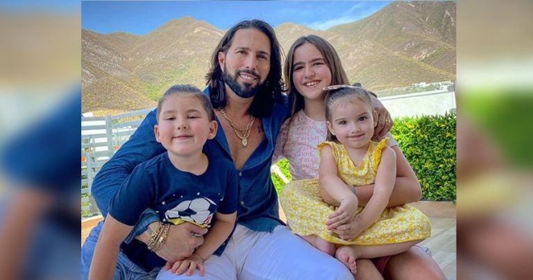 Poncho De Nigris y su familia