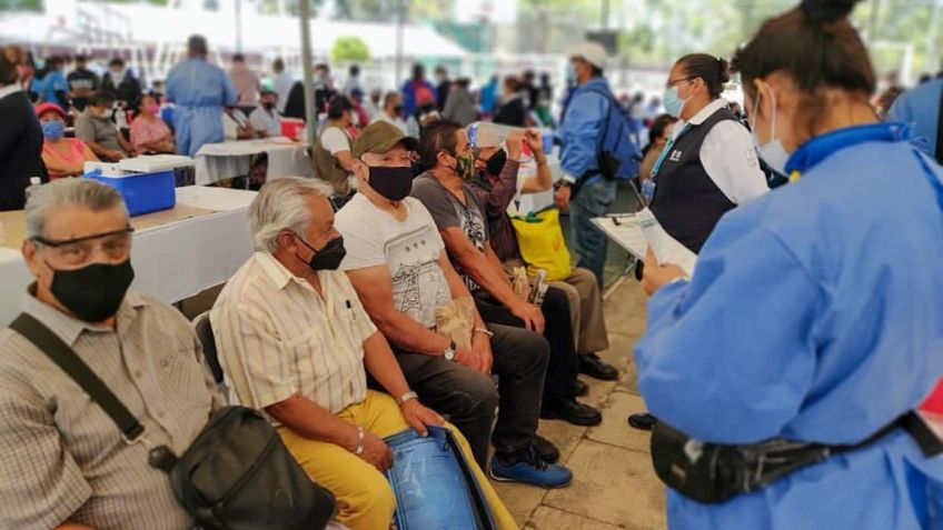 ¡Buenas noticias! Adultos mayores recibirán segunda dosis contra coronavirus este lunes en CDMX