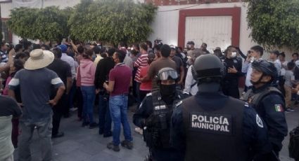 VIDEO: Por rechazar pavimentación en una calle, intentan linchar a alcalde de Guanajuato