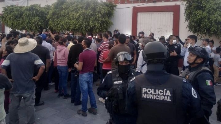 VIDEO: Por rechazar pavimentación en una calle, intentan linchar a alcalde de Guanajuato