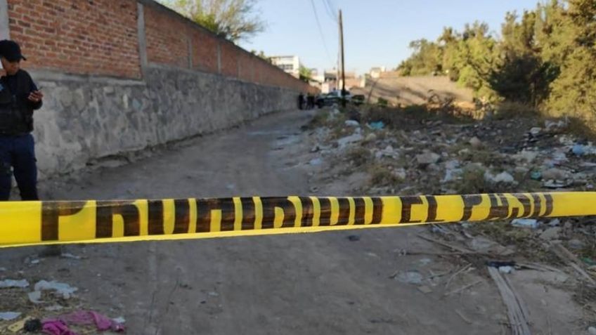 Terror en Jalisco: Tiran cadáver encobijado cerca de unas canchas de futbol en Tonalá