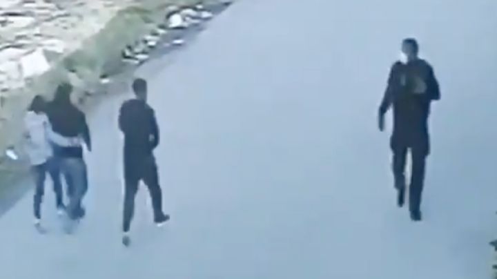 FUERTE VIDEO: Sicarios del Cártel del Noreste emboscan a policía por la espalda y lo matan