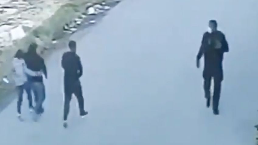 FUERTE VIDEO: Sicarios del Cártel del Noreste emboscan a policía por la espalda y lo matan