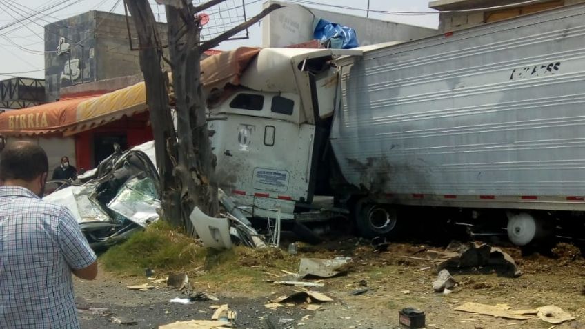 Tráiler provoca fatal accidente en la México-Toluca; el saldo es de tres personas sin vida