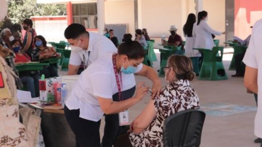 Ciudad Obregón: Vacunan a adultos mayores postrados en viviendas