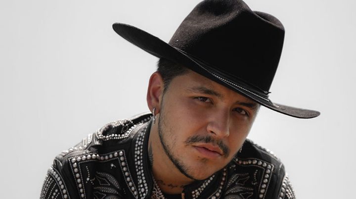 Christian Nodal hace estallar Twitter al pedir historias de desamor para canciones 'dolidas'