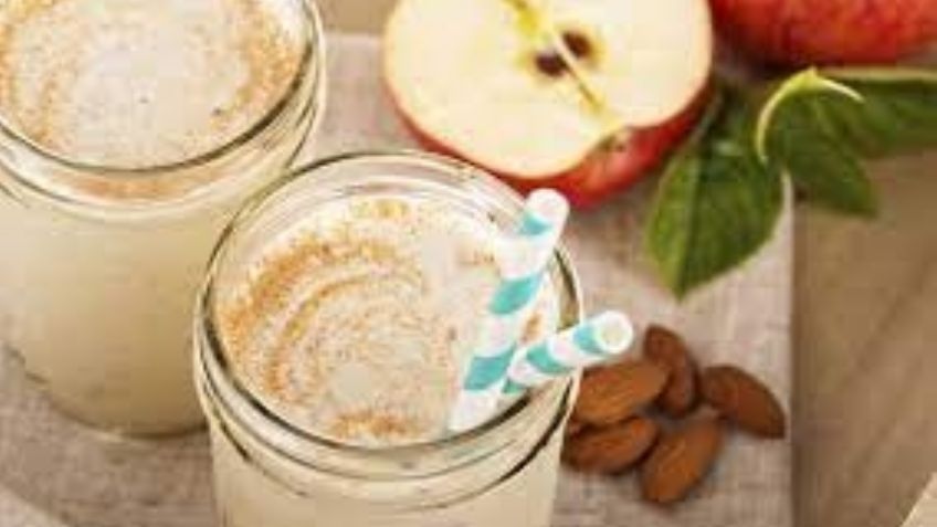 Comienza tu día con el pie derecho; aprende a hacer este licuado de manzana, plátano y avena