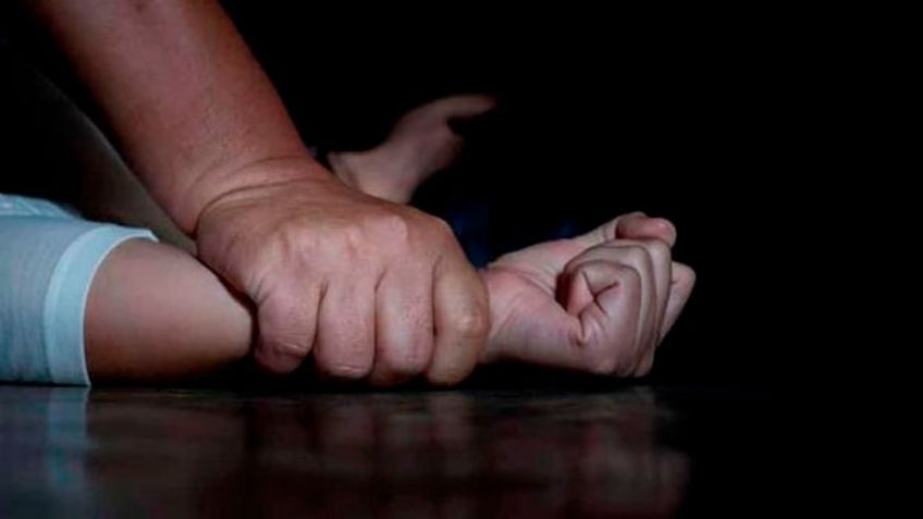 Adolescente caminaba sin saber que sería abusada; hombre la arrastró en un jardín y la violó