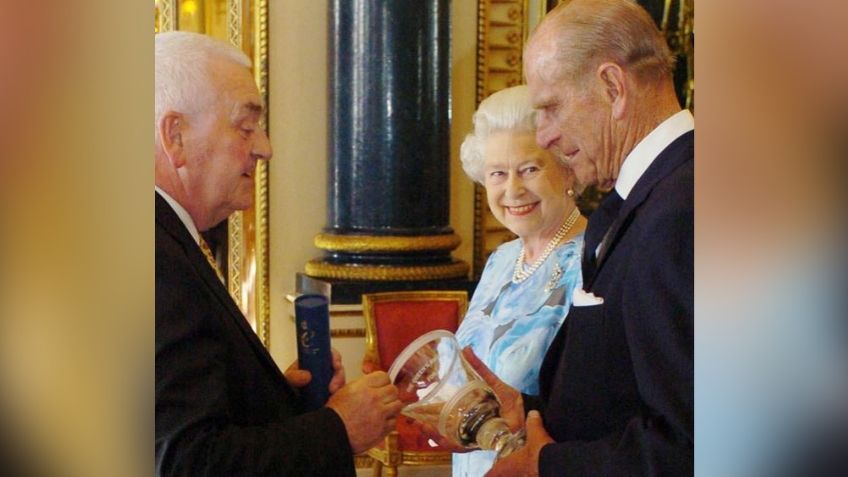 Con todos sus bisnietos: Reina Isabel II recuerda al Príncipe Felipe con inédita foto familiar