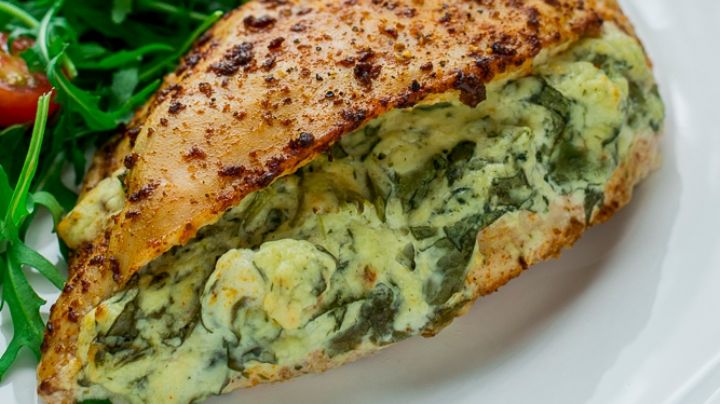 ¡De rechupete! Estas pechugas de pollo rellenas de espinaca y queso te deleitarán