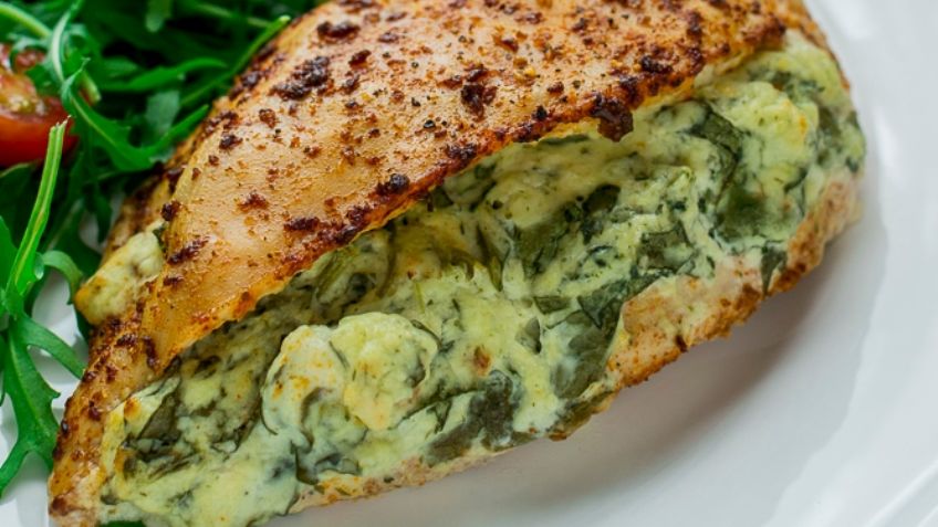 ¡De rechupete! Estas pechugas de pollo rellenas de espinaca y queso te deleitarán