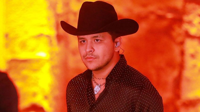 "Esperen su nombre en los créditos": Christian Nodal reacciona al llenarse de historias de desamor