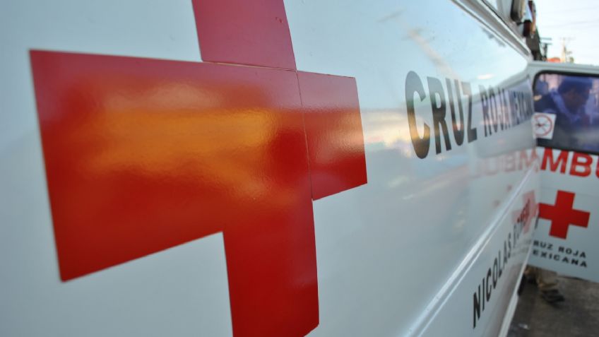 Tras pasarse un alto y chocar contra camión, motociclista queda herida de gravedad en Navojoa