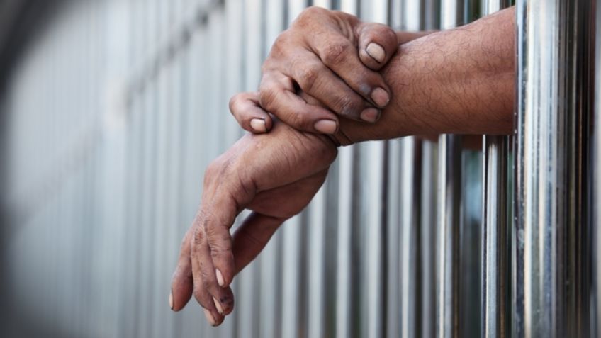 EU: Mujer trans es detenida en cárcel para hombres; reos y custodios abusan de ella 16 veces