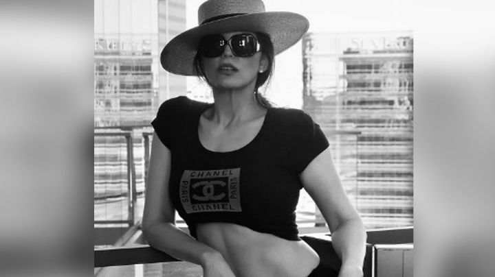 ¡'Fruta Prohibida'! A sus 50 años, Ana Bábrara presume figura de infarto en bañador