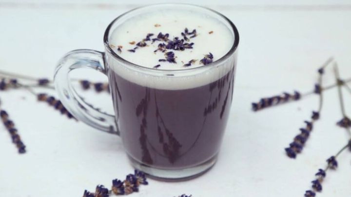 Olvídate del insomnio con un fabuloso y colorido latte de lavanda