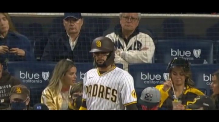 Critican en redes al gobernador de BC por acudir a un juego de beisbol pese a crisis por Covid-19