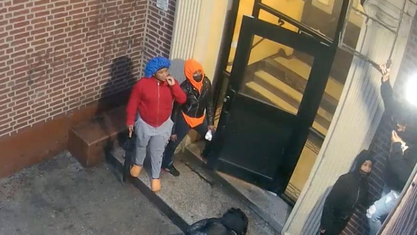 (VIDEO) ¡Se buscan! Adolescentes escalan edificio para robar un bolso de marca y 500 dólares