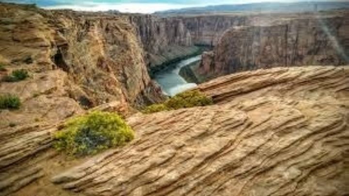 Lo encuentran herido tras caer de acantilado; macabro hallazgo revelaría que mató a su esposa