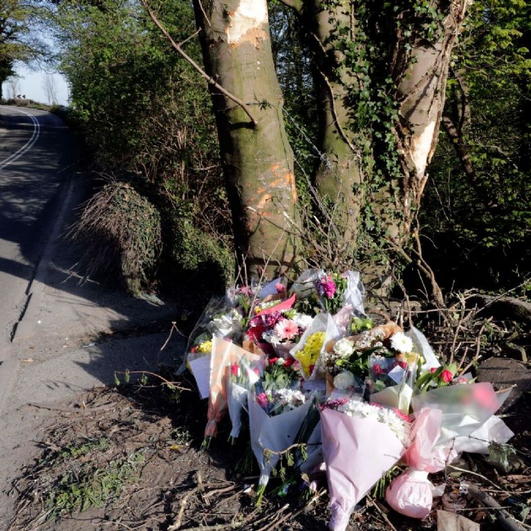 En el lugar del accidente dejaron flores para Danielle Broadhead