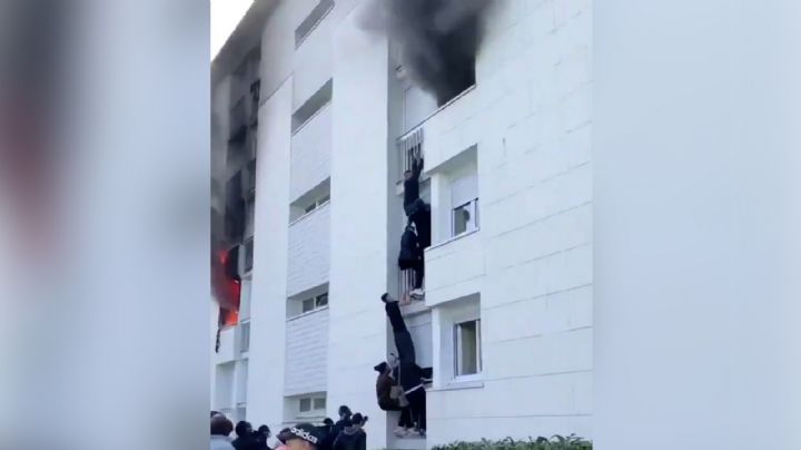 "Humanidad en su máxima expresión": Jóvenes salvan a pareja y su bebé de morir en incendio