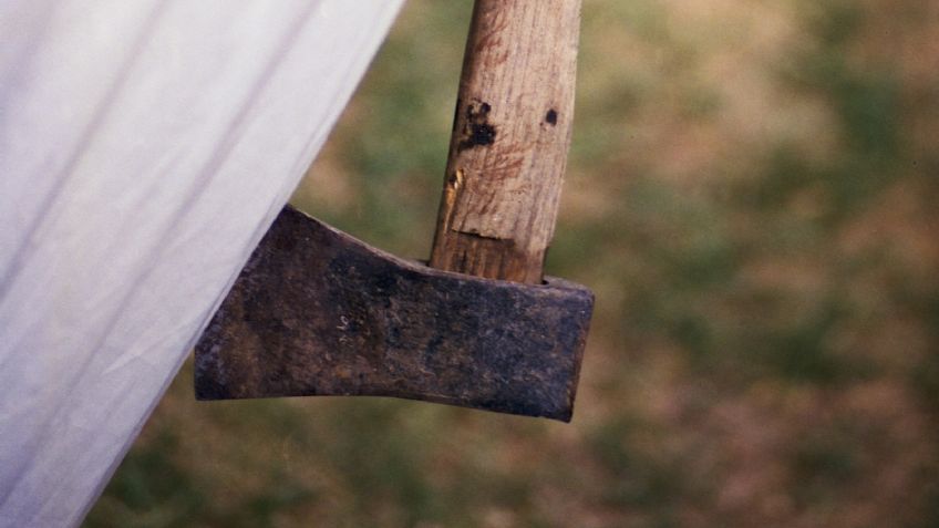 ¡Sangrienta pelea familiar! Con un machete, Ángel ataca a su tío, Manuel, en la cabeza