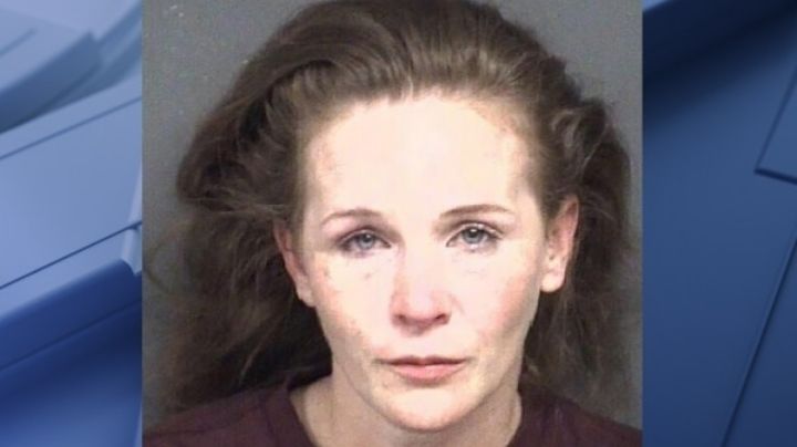 Mujer intenta atropellar a un grupo de jóvenes afroamericanos que jugaban basquetbol