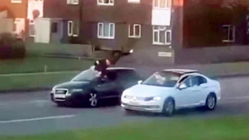 FUERTES IMÁGENES: Hombre es golpeado y lanzado al aire por un auto que se da a la fuga; murió