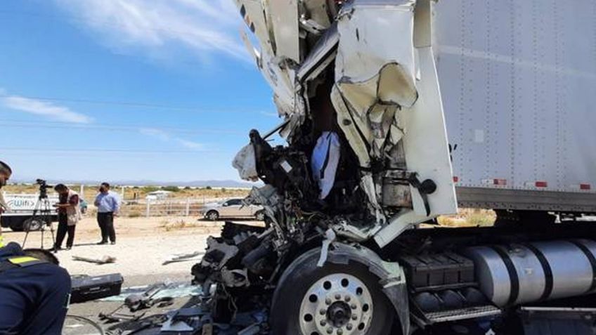 Brutal choque: Muere conductor de tráiler tras quedar prensado en carretera de Sonora