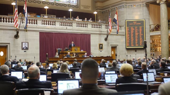 "Pesadilla infernal": Acusan a congresista republicano de abusar sexualmente de sus hijos