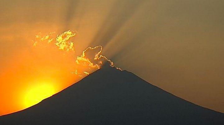 Con 72 exhalaciones y 348 minutos de tremor, Popocatépetl 'conmemora' el Día de la Tierra