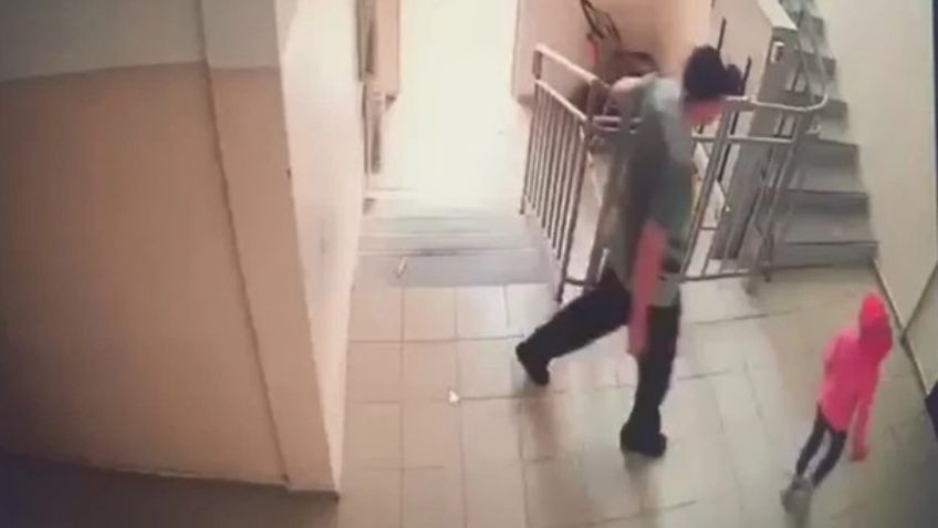 FOTOS: El atroz momento en el que pedófilo secuestra a una niña de 7 años, la desnuda y la toca