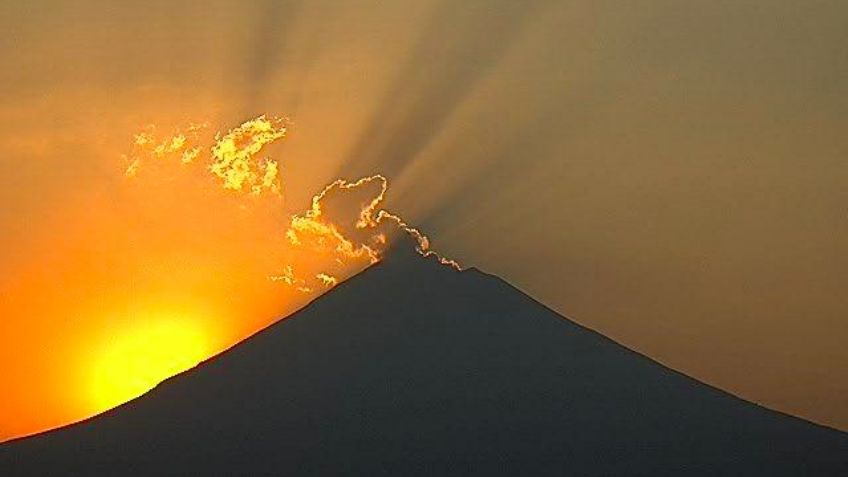 Con 72 exhalaciones y 348 minutos de tremor, Popocatépetl 'conmemora' el Día de la Tierra