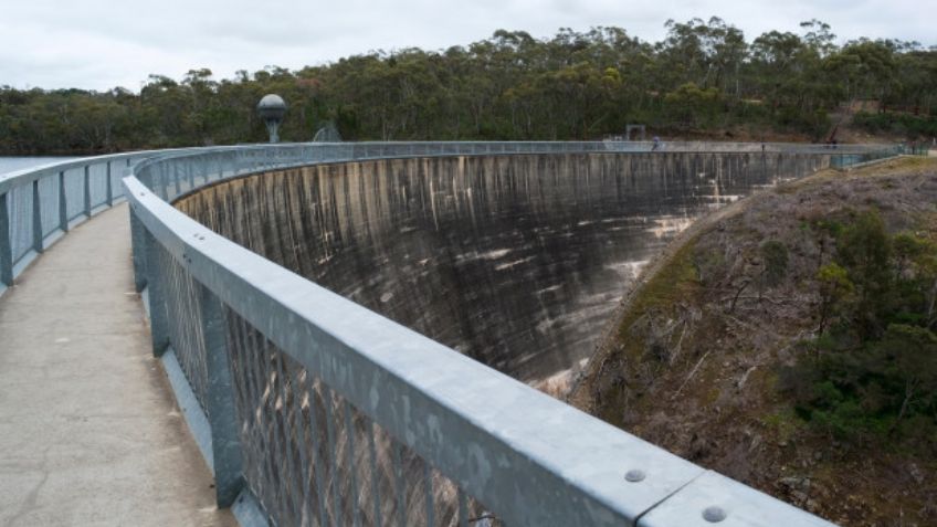 ¡Tragedia! Padre de familia salta al vacío con su hija de 9 meses en brazos