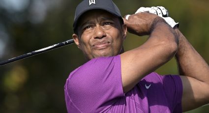 FOTO: ¡Insólito! Tiger Woods reaparece en muletas tras el accidente que sufrió en febrero