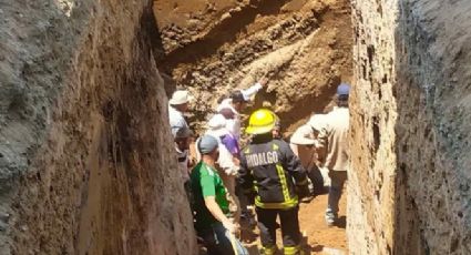 Hallan con vida a 3 trabajadores sepultados bajo obra de drenaje en Hidalgo