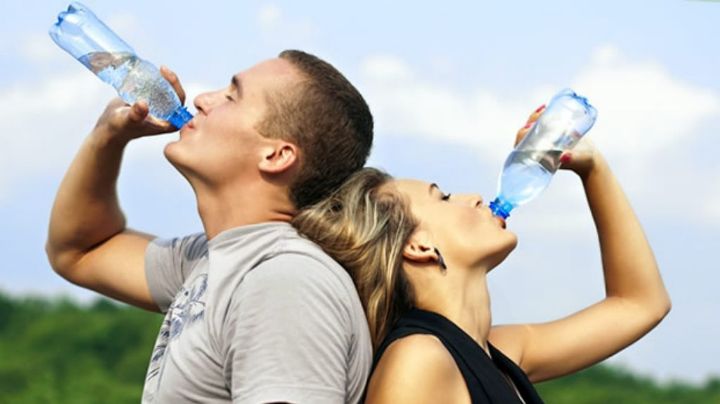 ¡No olvides hidratarte! El consumo de estos 5 alimentos es como si tomaras agua