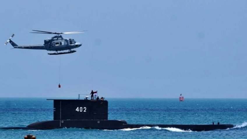 Submarino de Indonesia naufraga con 53 hombres a bordo; hallan sus restos en las costas