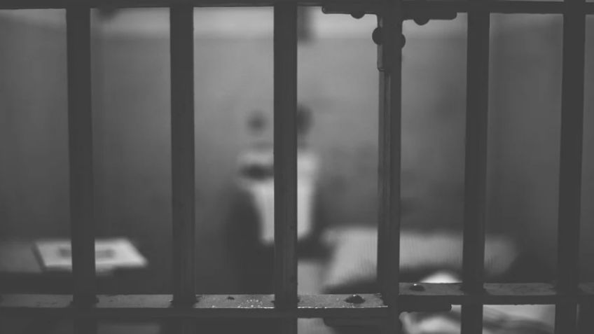 Cortan de un navajazo el cuello de un recluso del Cefereso; se desangró en el hospital